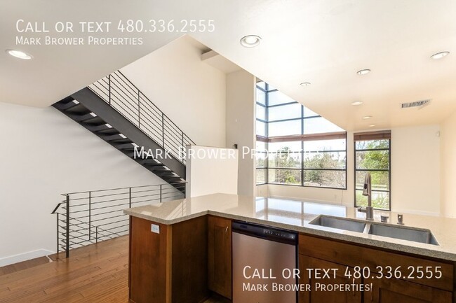 Building Photo - 1300 W 5th St