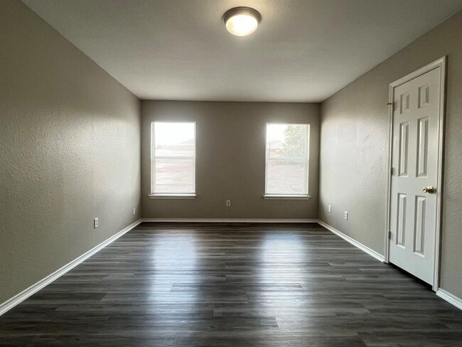 Building Photo - 13120 Dearbonne Dr