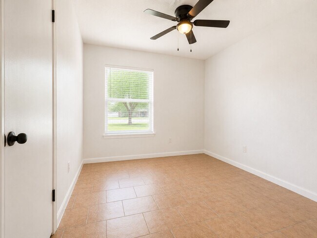 Building Photo - Beautifully Renovated 3 Bedroom • 2 Bathroom Home in Largo, Florida