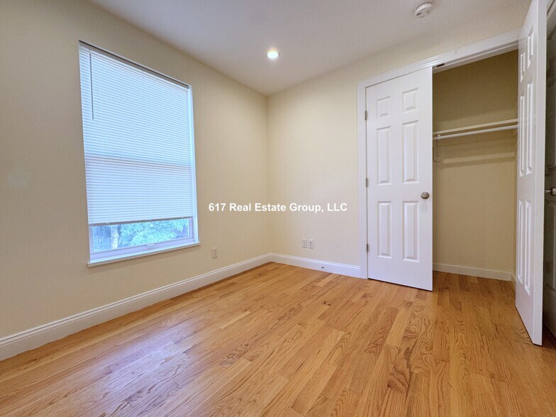 Building Photo - 379 Harvard St