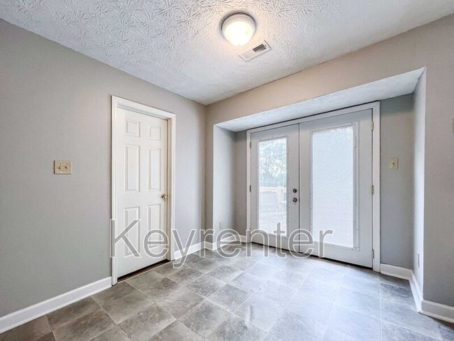 Building Photo - 6018 Waterbury Ln