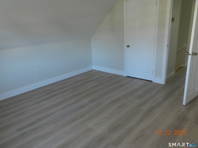 Building Photo - 10 Poplar St