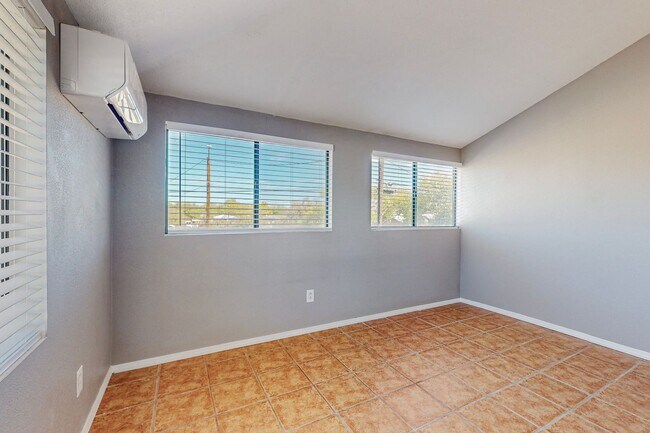 Building Photo - 2830 Floral Rd NW