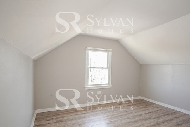 Building Photo - This home exudes a cheerful and welcoming charm!