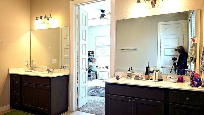 Building Photo - 8001 Silhouette St