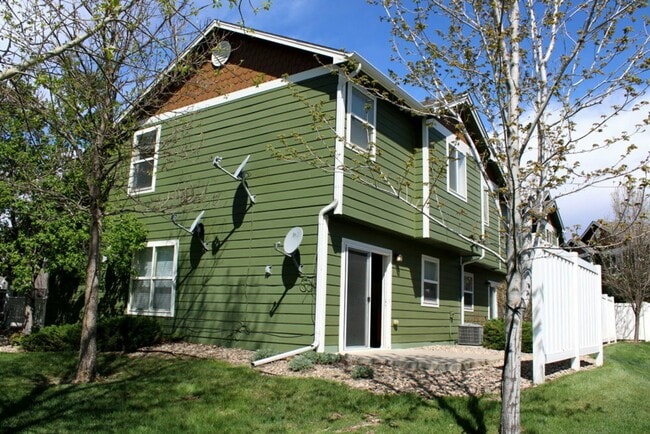 Building Photo - 3 Bedrooms, 2.5 Baths & a Layout Designed for Living