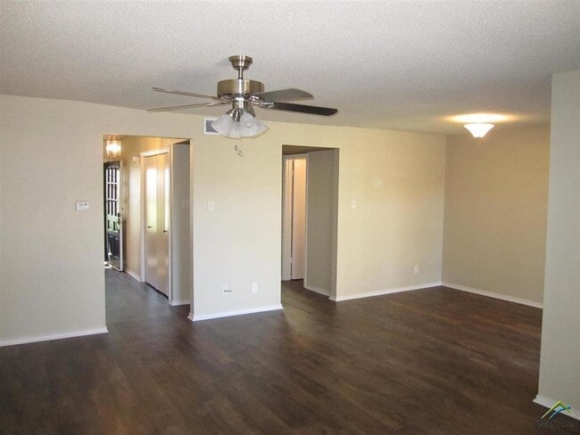 Building Photo - 323 Top Hill Dr