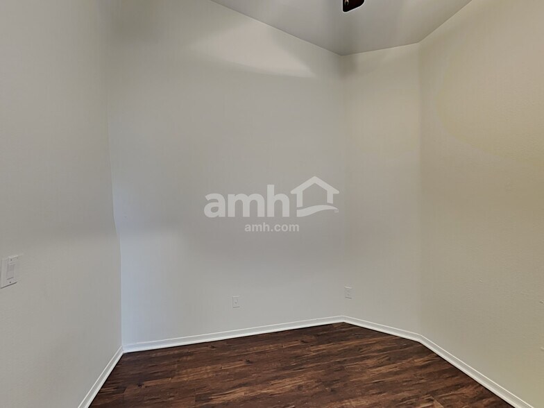 Building Photo - 9803 E Olla Ave