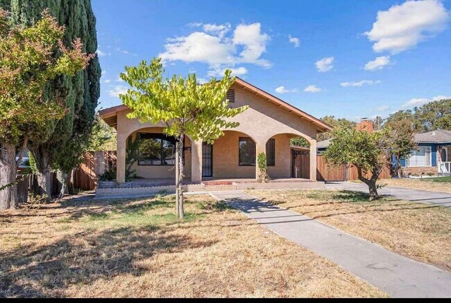 Building Photo - 1241 East Ave