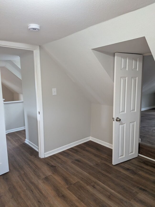 Building Photo - Cool 3 bed 2 bath House in Jeff City