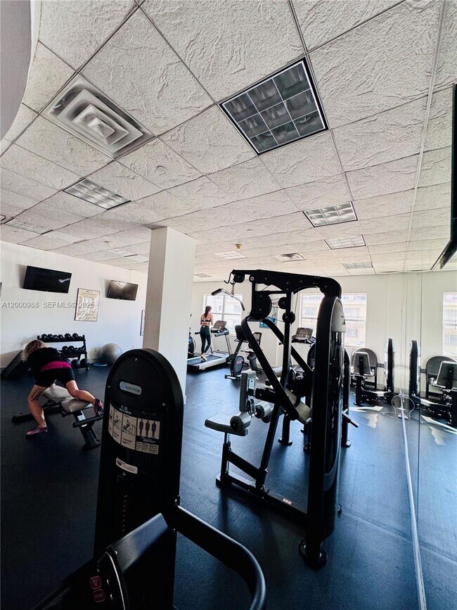 Building Photo - 401 NE 69th St