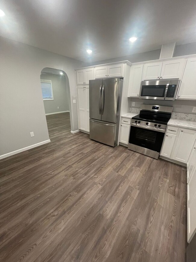 Building Photo - Stunning Newly Remodeled Two Bedroom Home ...