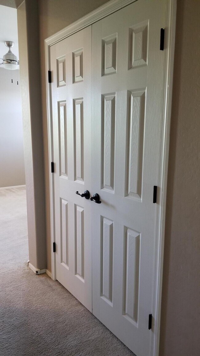 Building Photo - 2248 E Ottawa Ln