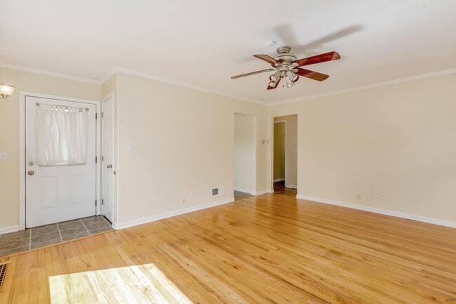 Building Photo - Wonderful Cottage Home in SE Pdx Near Mall 205