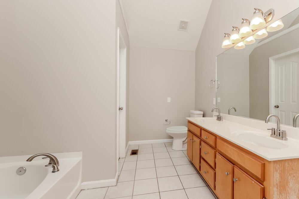 Building Photo - 7136 Legacy Dr