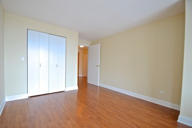 Building Photo - 345 N La Salle Dr