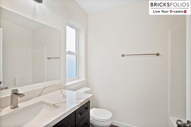 Building Photo - Discover Your Dream Home Near JBLM – No Worries About Vouchers or Deposits!