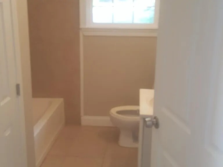 Building Photo - 3118 Eastwood Dr