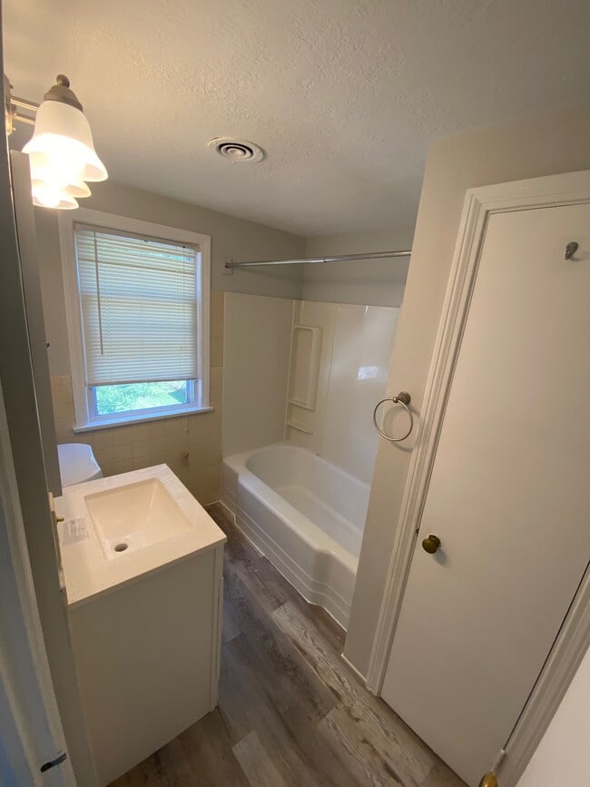 Building Photo - 83 N Main St