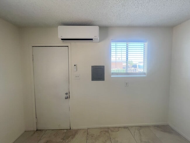 Building Photo - 1 bed and 1 bath located in Henderson, NV!