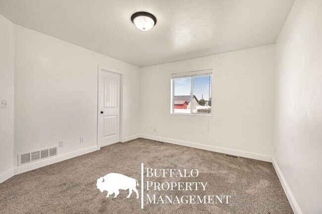 Building Photo - 4211 Roy Cir