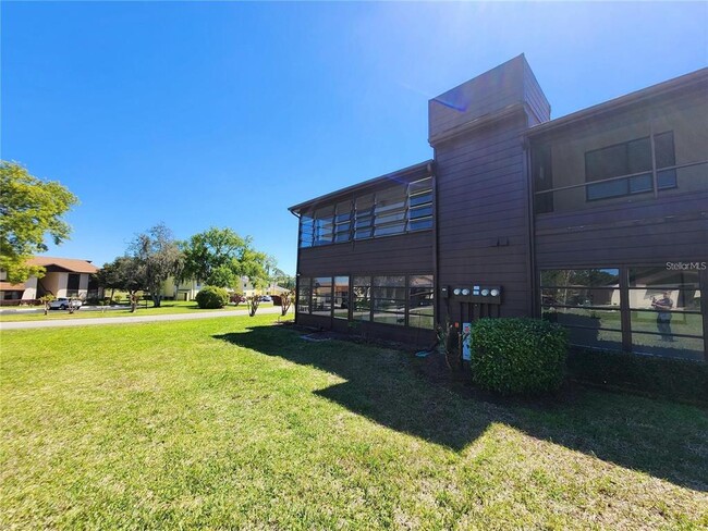 Building Photo - 552 Fairways Dr
