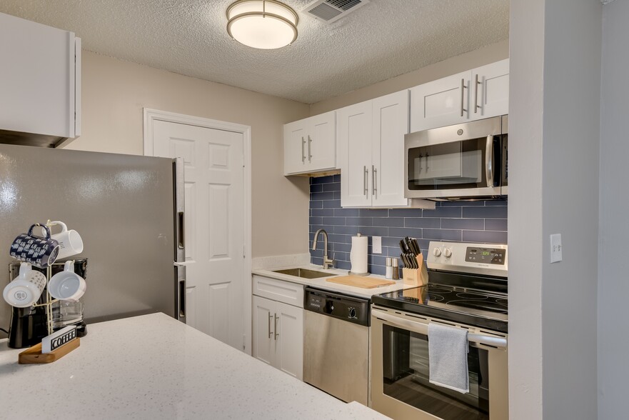 The Downtowner Apartments Kitchen - The Downtowner