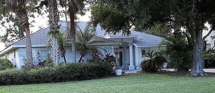 Building Photo - 3711 Peacock Dr