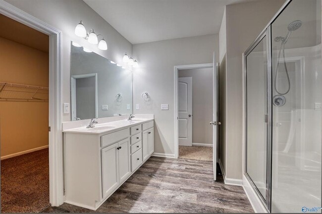 Building Photo - Coming Soon - Experience the Charm of the Oak Forest Neighborhood