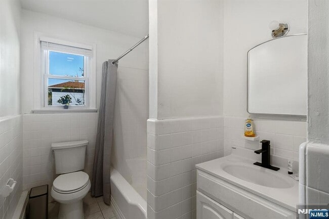 Building Photo - 401-403 Essex Street Unit A