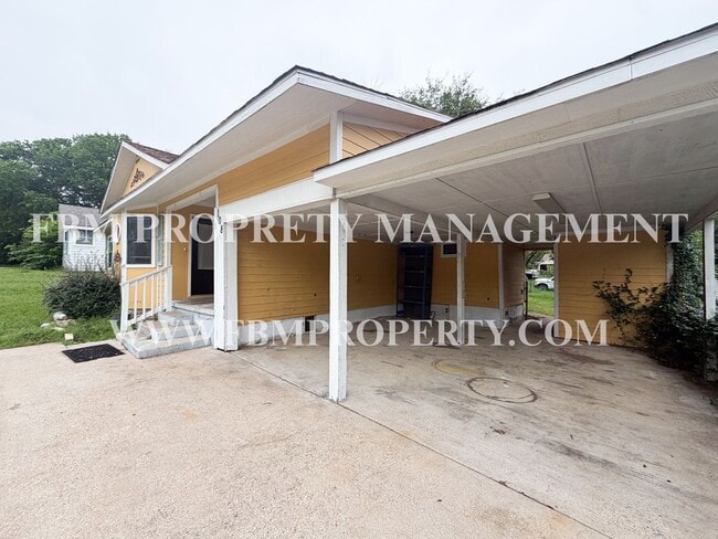Building Photo - 108 Sunset Cir