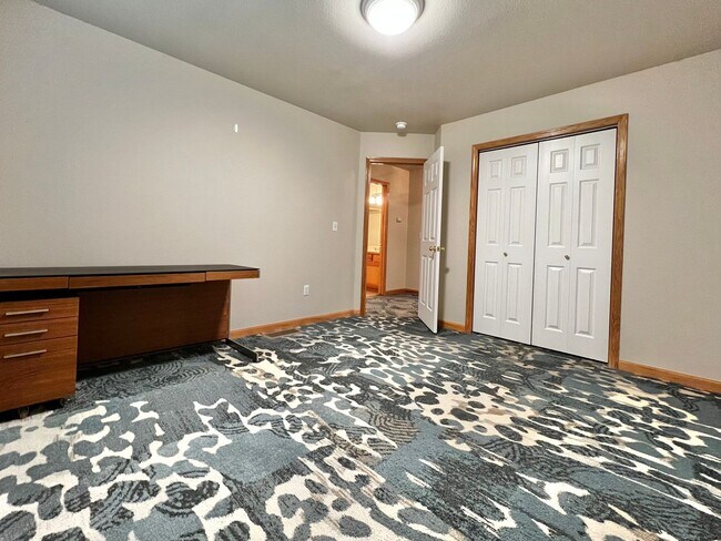 Building Photo - Charming 3-Bedroom Windsor Home: Comfort, Style, and Convenience Await!
