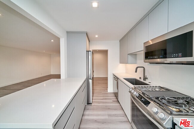 Building Photo - 137 S Maple Dr