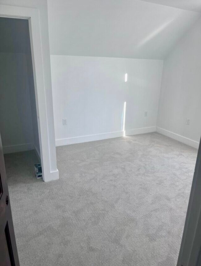 Building Photo - 57 Central St