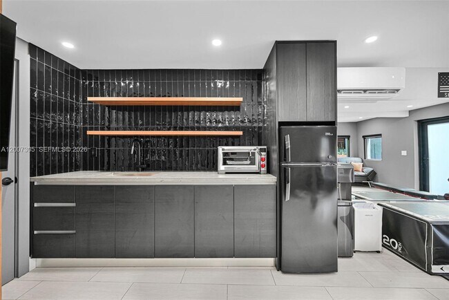 Building Photo - 145 NE 49th St