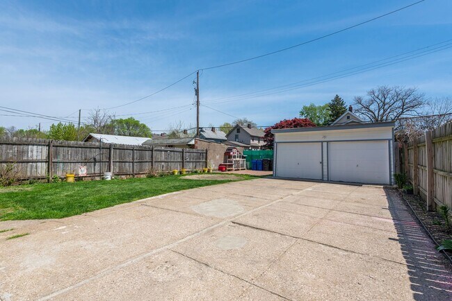 Building Photo - 3977 W 23rd St