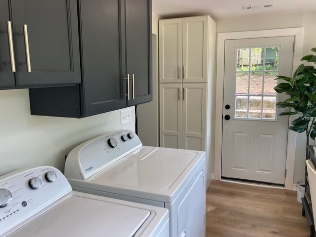 Building Photo - Christiansburg, 2 BR / 1 BA, Available for...