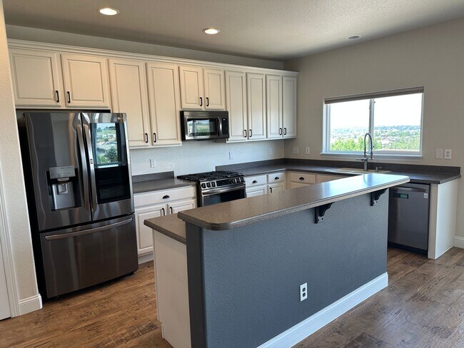Building Photo - Stunning 4BD/3.5BA Briargate Home with Bre...
