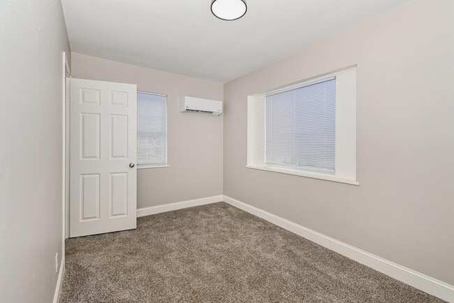 Building Photo - 1531 N Indianapolis Ave