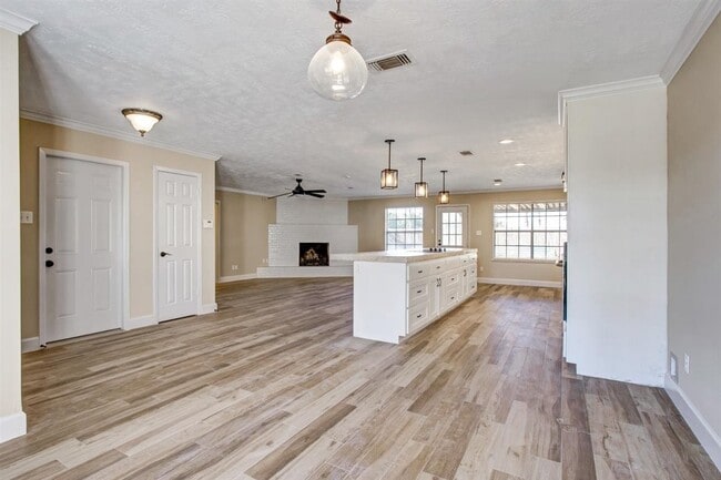 Building Photo - 505 Foxmeadow Ln