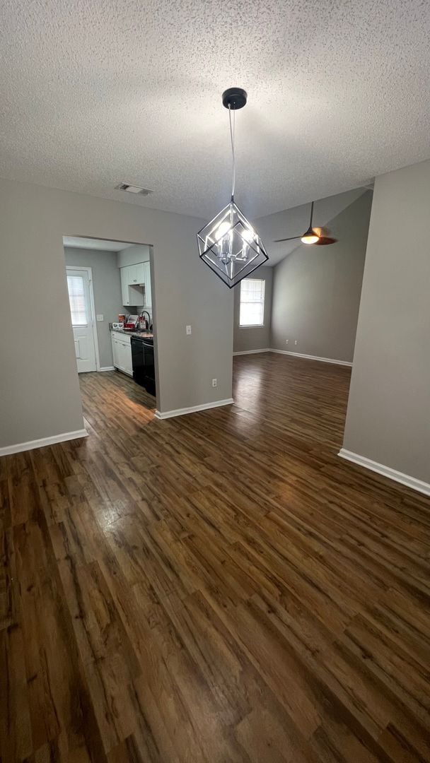 Building Photo - 916 Wrenwood Ln