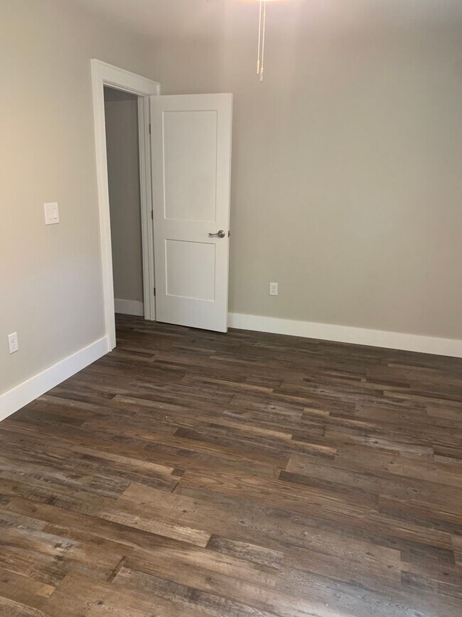Building Photo - 3 Bedroom 2 Bath House with Fenced-in Yard...