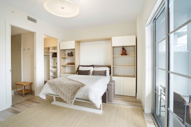 Building Photo - 155 E Boca Raton Rd