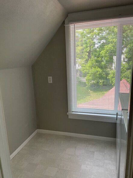 Building Photo - 148 Union St