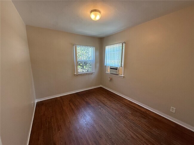 Building Photo - 901 N San Gabriel Ave