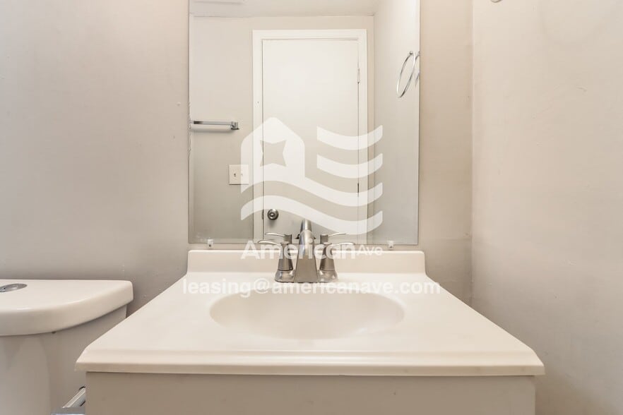 Building Photo - 4545 Kerz Ct