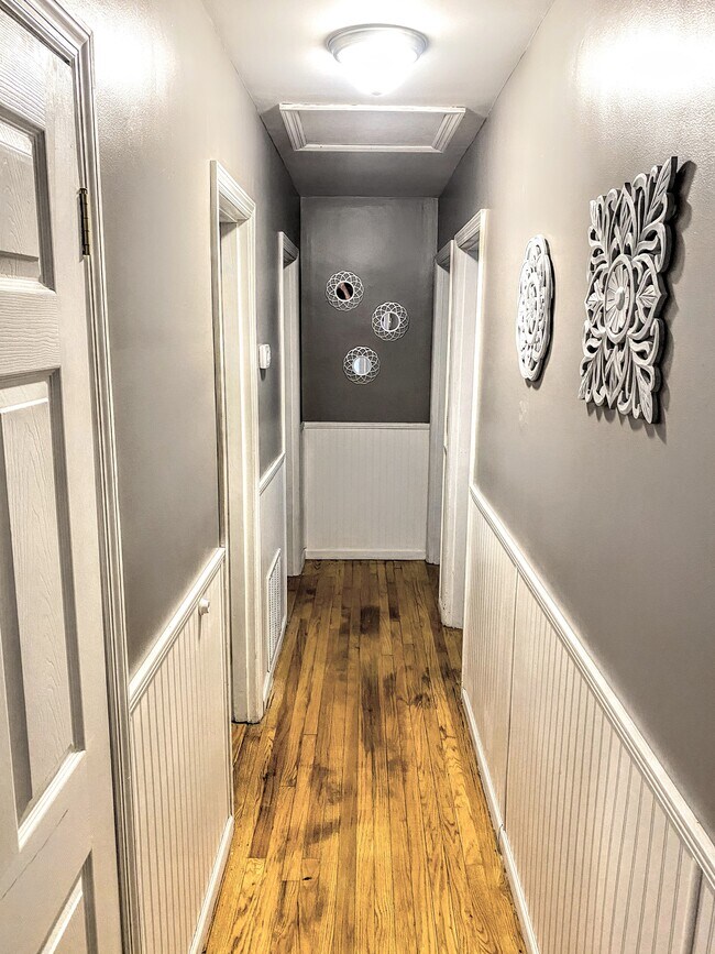 Building Photo - 2925 Center St