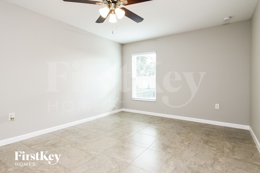 Building Photo - 453 Earhart Dr