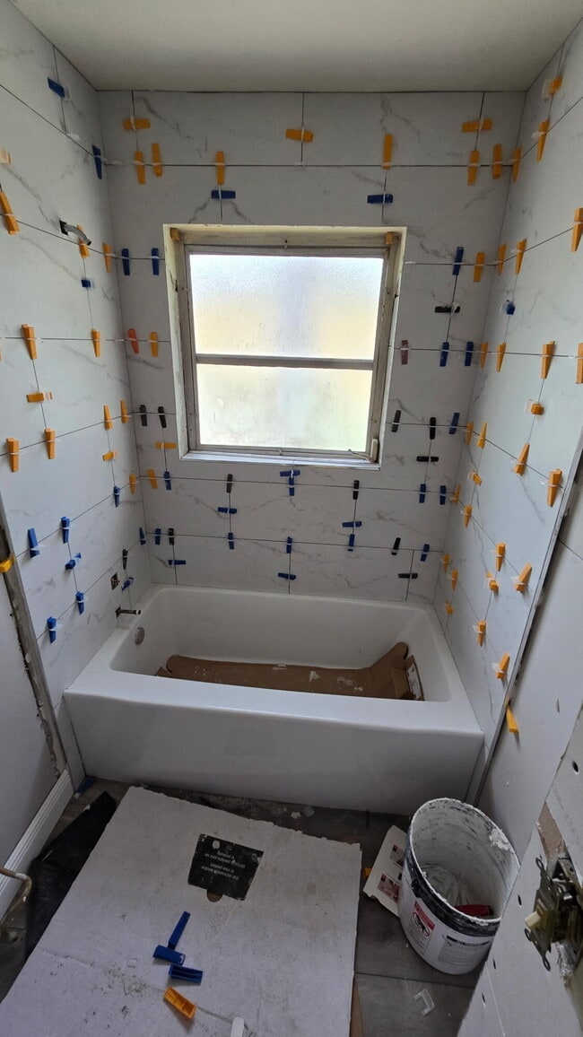 Building Photo - 1564 W 28th St