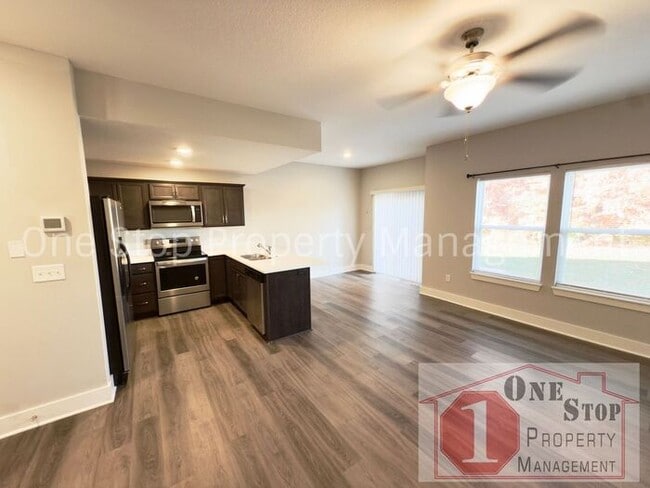 Building Photo - 3 Bedroom / 2.5 Bathroom Townhome in Louisburg, KS!